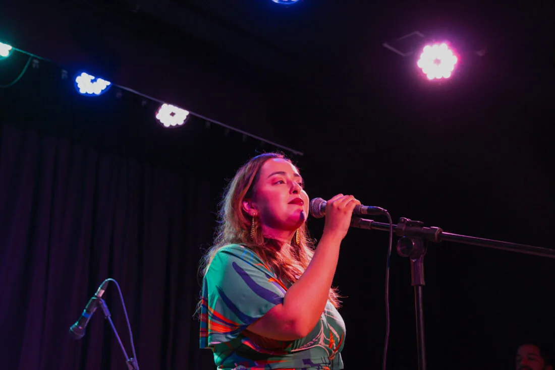 Ingrid Cardozo cantando no recital Canta Brasil (2025)